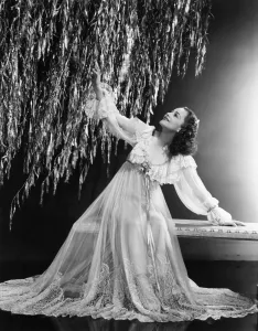 Images Dated 19th December 2014: THE GREAT GARRICK, Olivia de Havilland, 1937