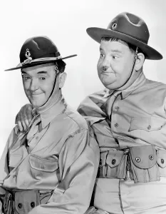 Images Dated 20th October 2010: GREAT GUNS, from left, Stan Laurel