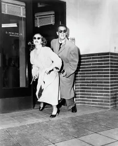 Escape Prints: GUN CRAZY, (aka DEADLY IS THE FEMALE), from left: Peggy Cummins, John Dall, 1950