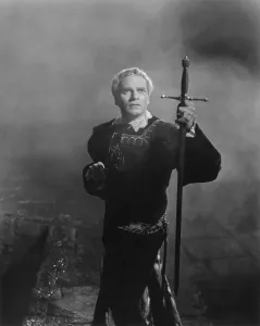 Images Dated 5th August 2015: HAMLET, Laurence Olivier, 1948
