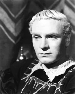 Images Dated 30th October 2015: HAMLET, Laurence Olivier, 1948