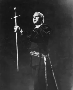 Images Dated 2nd November 2015: HAMLET, Laurence Olivier, 1948