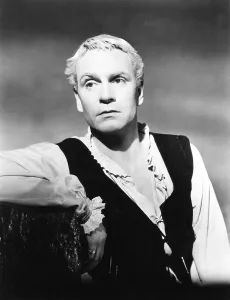Images Dated 30th October 2015: HAMLET, Laurence Olivier, 1948