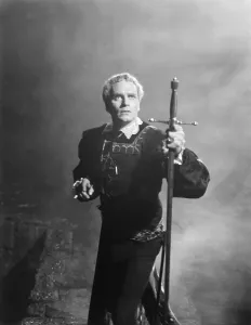 Images Dated 30th October 2015: HAMLET, Laurence Olivier, 1948