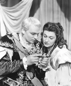 Eileen Prints: HAMLET, from left: Laurence Olivier, eileen Herlie, 1948