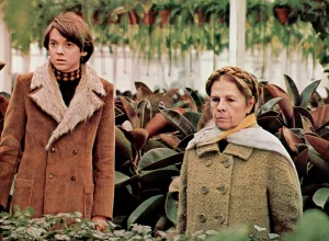 Older Woman Younger Man Prints: HAROLD AND MAUDE, Bud Cort, Ruth Gordon, 1971