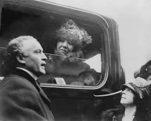 Sarah Prints: Harry and Beatrice Houdini with famed actress, Sarah Bernhardt, Boston. 1917