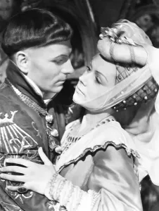 Renee Prints: HENRY V, from left: Laurence Olivier, Renee Asherson, 1944