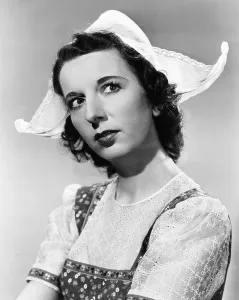 Images Dated 25th June 2013: HIGHER AND HIGHER, Mary Wickes, 1943