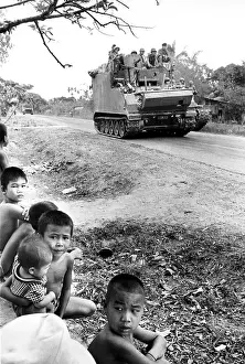 Vietnamese Prints: Highway 22, youngsters watch So
