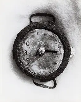 Watch Prints: Hiroshima explosion was recorded at 8:15 a