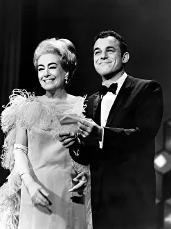 Images Dated 21st August 2025: THE HOLLYWOOD PALACE, Joan Crawford, Julius LaRosa (1967), 1964-70