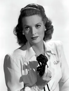 Binoculars Prints: THE HOMESTRETCH, Maureen O'Hara