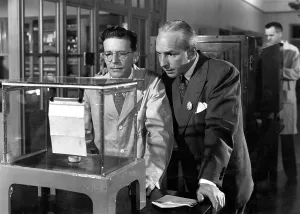 THE HOUSE ON 92ND STREET, Lloyd Nolan (r), 1945. TM and Copyright 20th Century Fox Film Corp. All rights reserved. Courtesy: Everett Collection