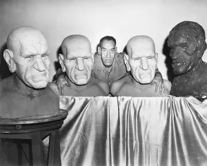 HOUSE OF HORRORS, Rondo Hatton posing with busts used in film, 1946