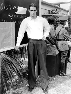 Hughes Prints: Howard Hughes, 1935. Courtesy: CSU Archives / Everett Collection