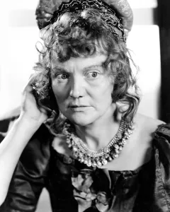 Minna Prints: THE HUNCHBACK OF NOTRE DAME, Minna Gombell, 1939