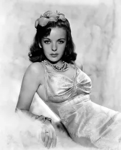 Bare Shoulder Prints: Ida Lupino