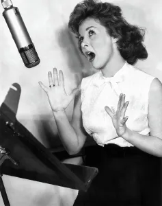 Images Dated 11th November 2005: I'LL CRY TOMORROW, Susan Hayward at recording session, 1955