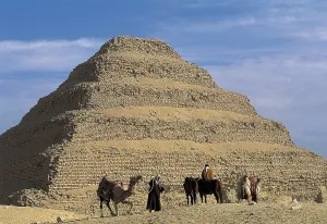 IMHOTEP (ca. 2667 BC-2648 BC). The step pyramid of Djoser. 2668 -2649 BC. EGYPT. CAIRO. Saqqara. Pyramid of Djoser. Egyptian art. Old Kingdom. Architecture