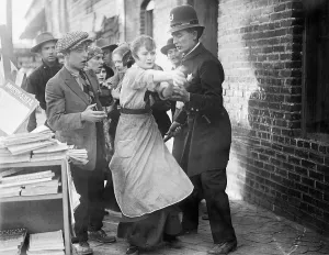 INTOLERANCE, Mae Marsh, 1916