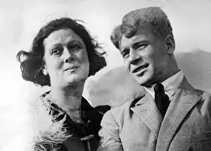 Images Dated 20th August 2004: Isadora Duncan and husband Sergei Yesenin, 12/1925