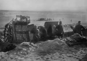 Equipment Prints: Italian artillery in desert near Tripoli