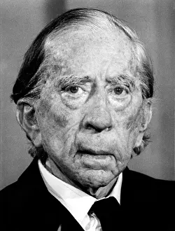 Wealthy Prints: J. Paul Getty, 1974. Courtesy: CSU Archives / Everett Collection