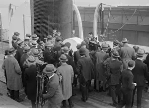 Reporters Prints: Jack Dempsey and actress Estelle Taylor mobbed by a crowd of reporters and photographers