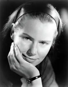 Cellist Prints: JACQUELINE du PRE, cellist.. Courtesy: CSU Archives / Everett Collection