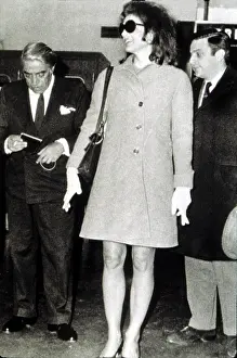 Sunglasses Prints: Jacqueline Kennedy & Aristotle Onassis at London airport