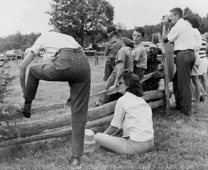 Candid Group Portraits Prints: Jacqueline Kennedy seated on the ground at the Apple Barrel pony rally in Halfway