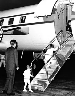 Caroline Prints: Jacqueline Kennedy is welcomed home by her family after her two week Mediterranean