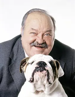 Conrad Prints: JAKE AND THE FATMAN, (from left): William Conrad, Max the bulldog, 1987-92