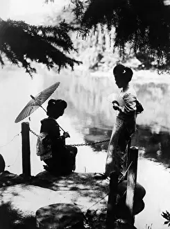 Japanese Prints: Japanese girls enjoy a summer day. ca 1927s. Courtesy: CSU Archives/Everett Collection