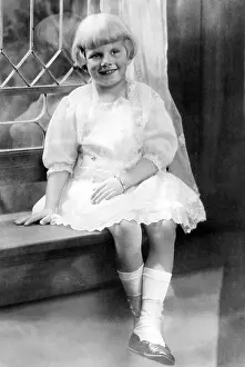 Harlow Prints: Jean Harlow at age 6, 1917. Courtesy: CSU Archives/Everett Collection