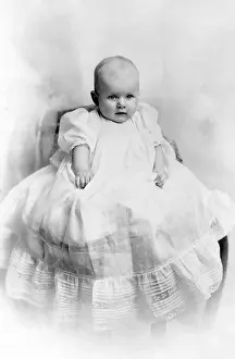 Harlow Prints: Jean Harlow at the age of 8 months, 1911. Courtesy: CSU Archives/Everett Collection
