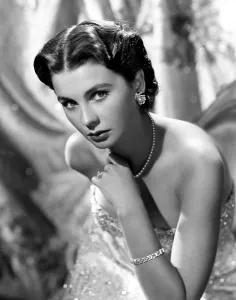 Trending: JEAN SIMMONS, portrait
