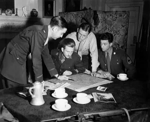 Espionage Prints: Jedburghs get instructions from Briefing Officer in London flat. England, ca. 1944
