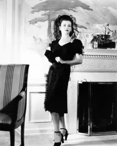 Images Dated 27th March 2015: Joan Bennett in costume designed by Muriel King, 1944