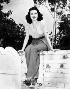 1940s Candid Prints: Joan Bennett at home, 1947