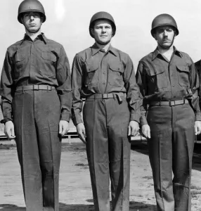 Dimaggio Prints: Joe DiMaggio with fellow recruits