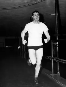 Dimaggio Prints: Joe DiMaggio gets into shape before spring training