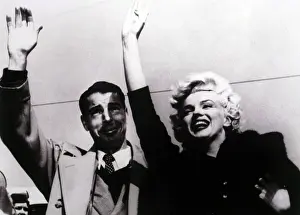 Dimaggio Prints: Joe DiMaggio, Marilyn Monroe returning from their honeymoon
