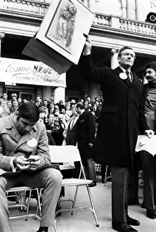 Crowd Prints: Joe Namath, examines a bronze medallion presented to him by New York City Mayor John Lindsay