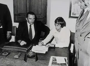 Cruyff Prints: Johan Cruyff signing his contract with Barcelona FC next to the President of the club Agust Montal (1973)