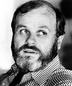 Dunne Prints: John Gregory Dunne, circa 1977. Courtesy: CSU Archives / Everett Collection