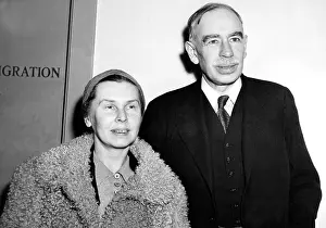 Economist Prints: John Maynard Keynes & wife. The economist arrives in NYC