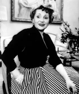 Mother Prints: Jolie Gabor, 1952. Courtesy: CSU Archives / Everett Collection