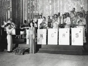 Bands Prints: Josephine Baker, sings in the Municipal Theater
